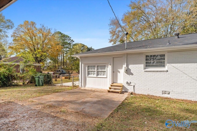 exterior space featuring a front lawn