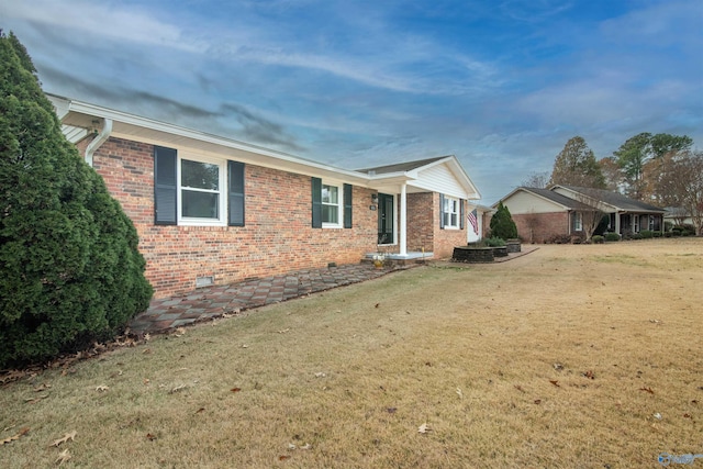 view of front of home with a front lawn