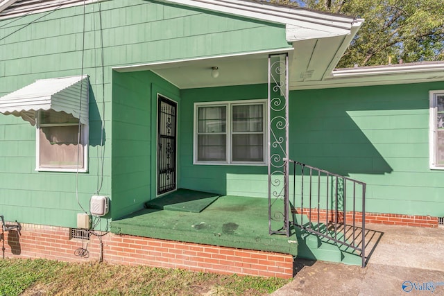 1013 Hermosa Ave, Gadsden, AL 35901 - view of exterior entry featuring crawl space