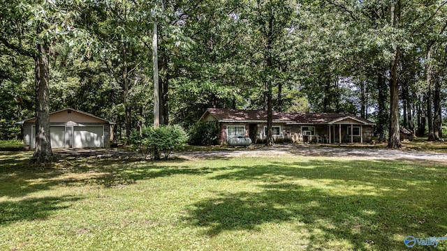 view of yard with an outbuilding and a garage