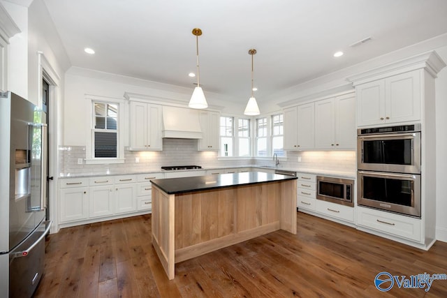 kitchen with premium range hood, dark wood-type flooring, visible vents, backsplash, and appliances with stainless steel finishes