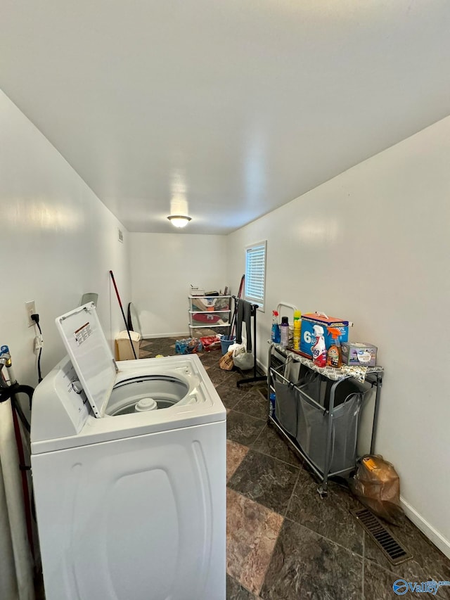 laundry room with washing machine and dryer