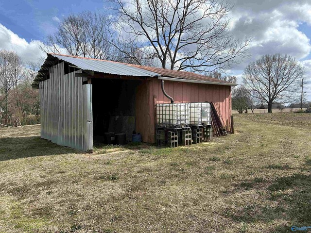 view of outbuilding featuring an outbuilding