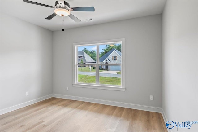 empty room featuring light wood-type flooring and ceiling fan