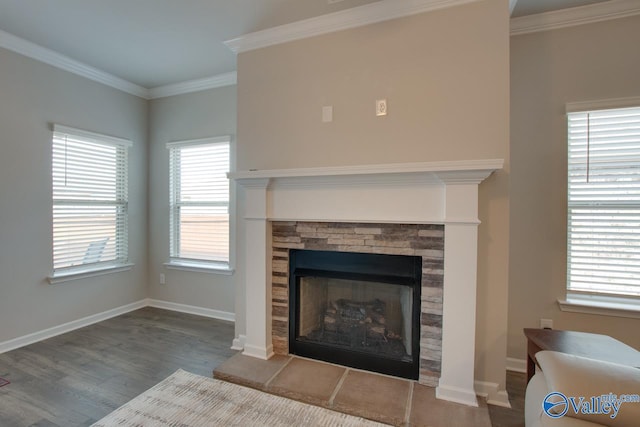 room details featuring ornamental molding, a fireplace with raised hearth, baseboards, and wood finished floors