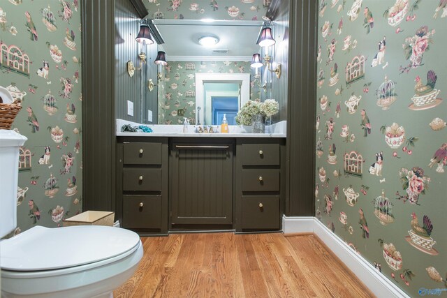 bedroom featuring dark wood-type flooring, multiple windows, and ceiling fan