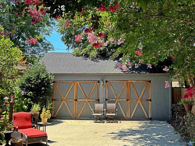 view of patio with outdoor lounge area