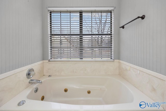 bathroom featuring a bathtub