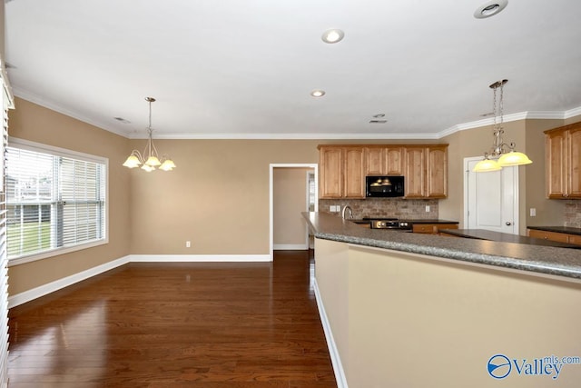 kitchen with tasteful backsplash, baseboards, dark wood-style floors, and black microwave