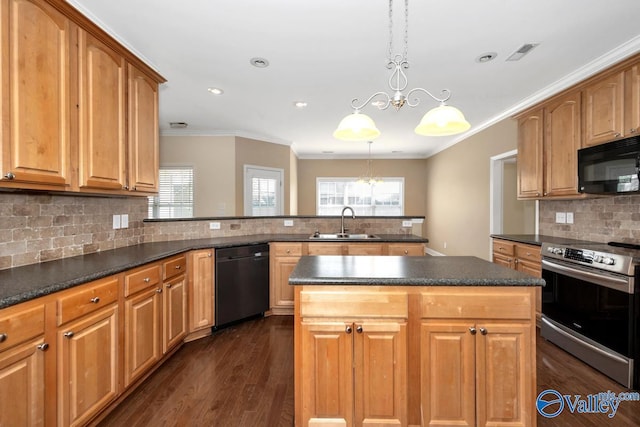 kitchen with plenty of natural light, a sink, a chandelier, dark wood-style floors, and black appliances