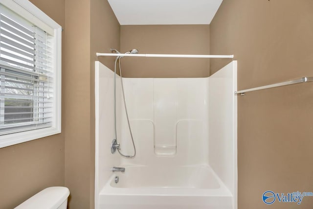 full bath with toilet and shower / bathtub combination