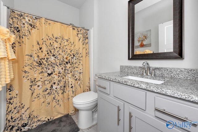 bathroom featuring toilet, a shower with shower curtain, and vanity