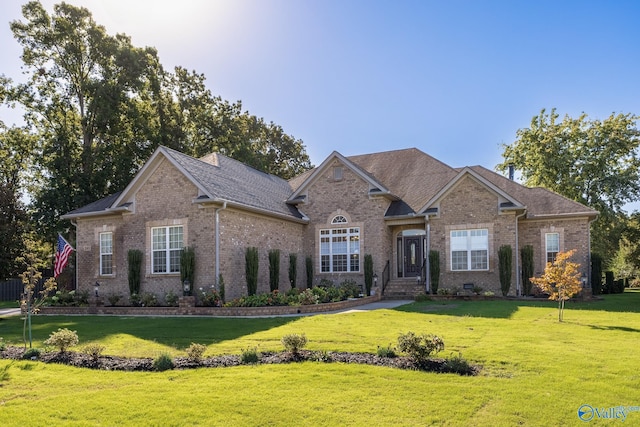 view of front facade with a front lawn