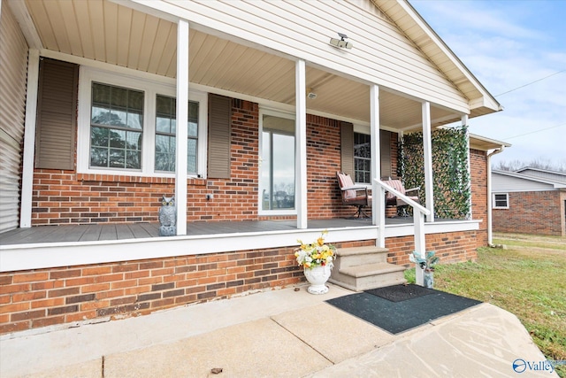 property entrance featuring a porch