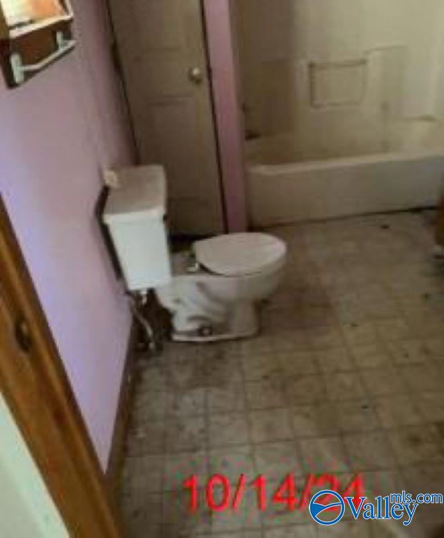 1607 Tennessee St, Sheffield, AL 35660 - full bath featuring toilet