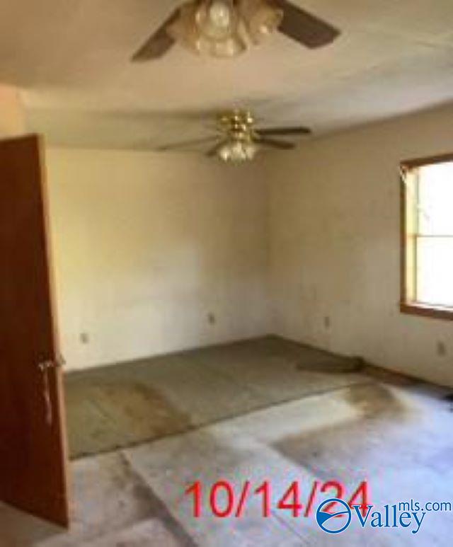 1607 Tennessee St, Sheffield, AL 35660 - empty room featuring a ceiling fan
