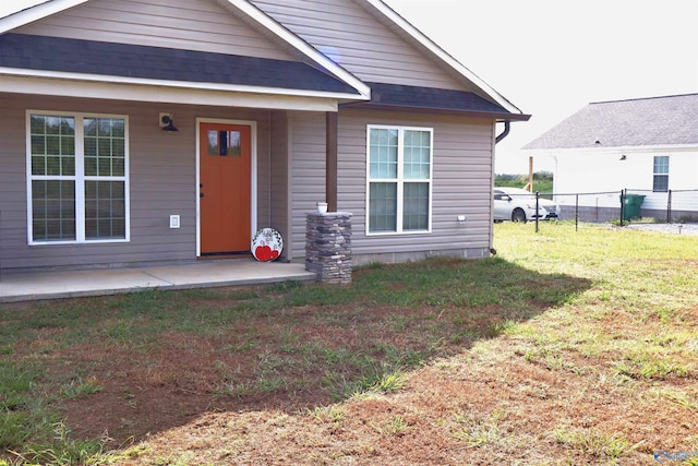 view of front facade featuring a front lawn and a patio area