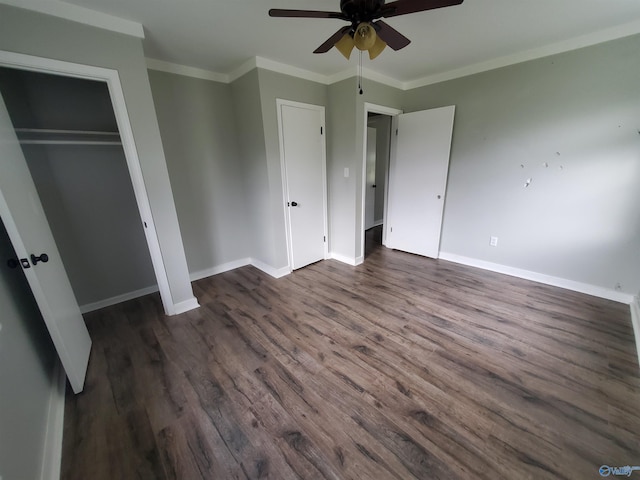 unfurnished bedroom featuring dark hardwood / wood-style flooring, ceiling fan, and crown molding