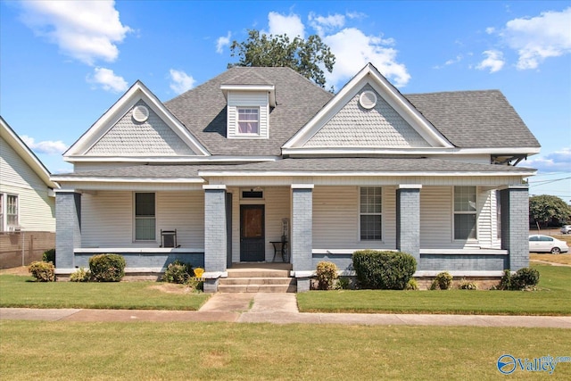 view of front of property featuring a front lawn and covered porch