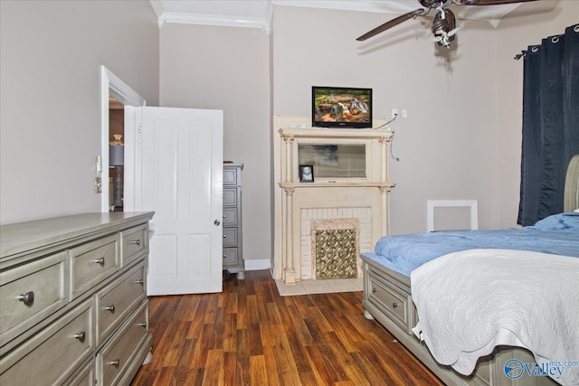 bedroom featuring dark wood-type flooring, a ceiling fan, and crown molding