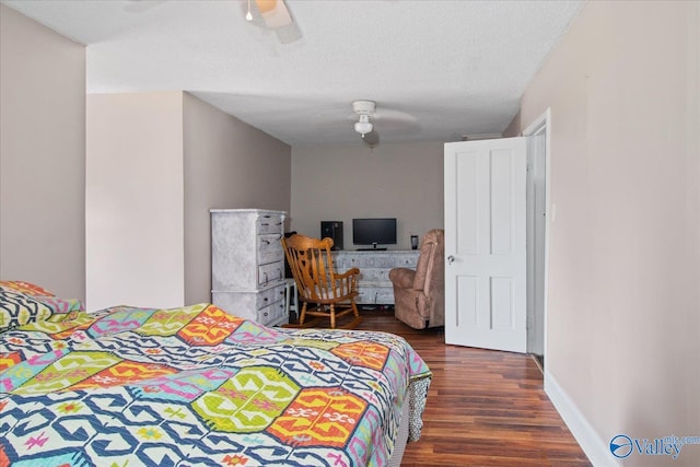 bedroom with a textured ceiling, wood finished floors, a ceiling fan, and baseboards