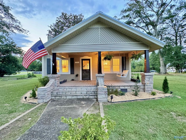 view of front of property featuring a front yard and covered porch