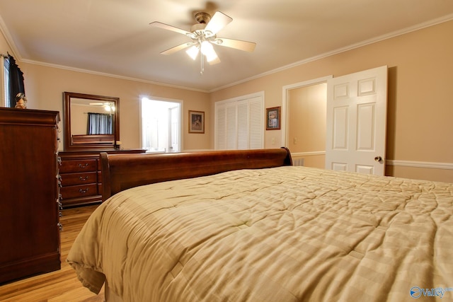 bedroom featuring a ceiling fan, light wood-style flooring, and crown molding