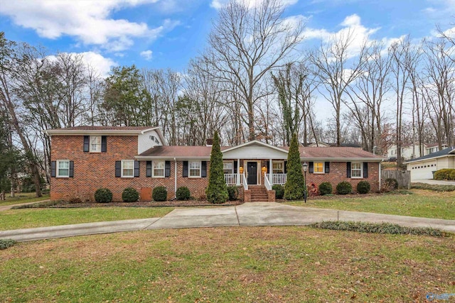 single story home featuring a front lawn and a porch