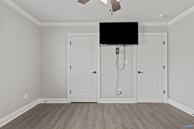 unfurnished bedroom featuring ceiling fan, light hardwood / wood-style floors, and ornamental molding