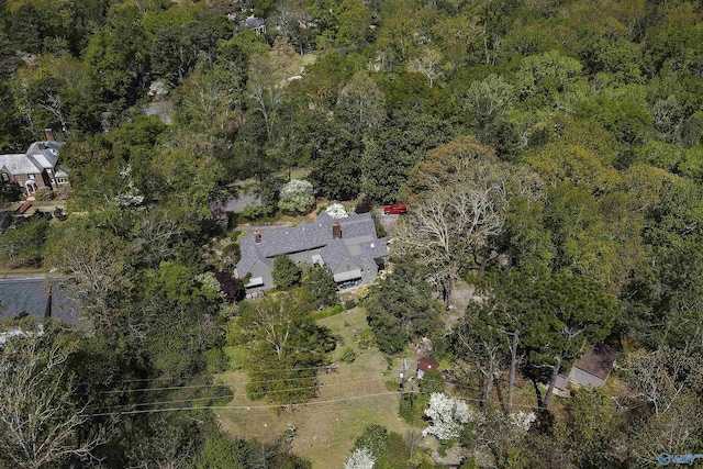 birds eye view of property featuring a wooded view