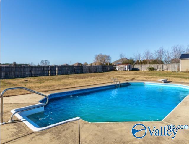 view of swimming pool featuring a lawn