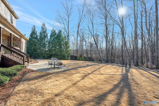 view of yard featuring a patio