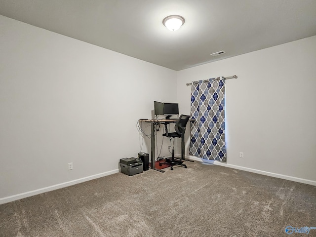 workout room with carpet flooring, visible vents, and baseboards