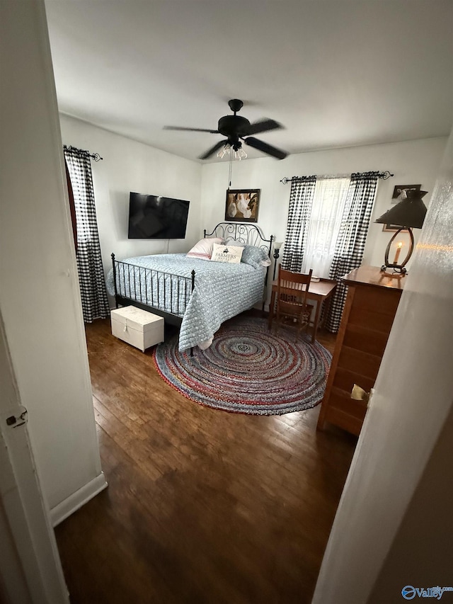 bedroom featuring dark wood finished floors and a ceiling fan