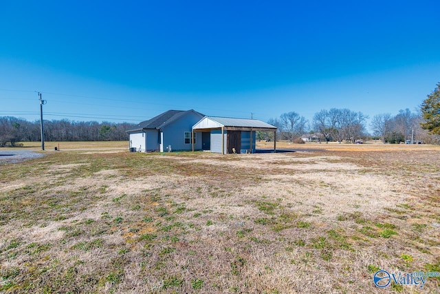 view of yard with a carport