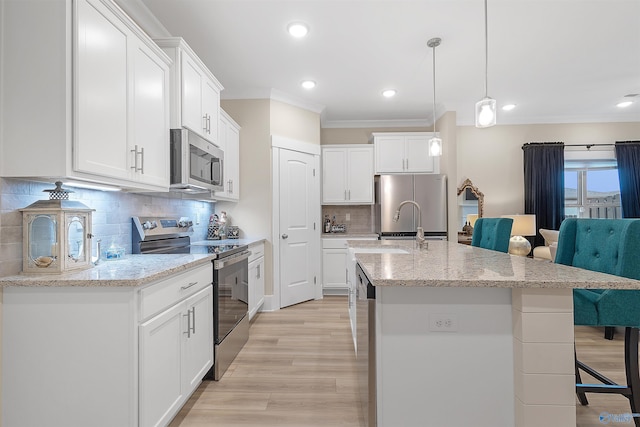 413 Lando Cain Rd, Hartselle, AL 35640 - kitchen with appliances with stainless steel finishes, a kitchen bar, ornamental molding, light wood-style floors, and recessed lighting