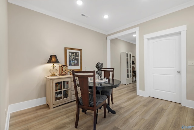 413 Lando Cain Rd, Hartselle, AL 35640 - dining area featuring ornamental molding, light wood-style flooring, baseboards, and recessed lighting