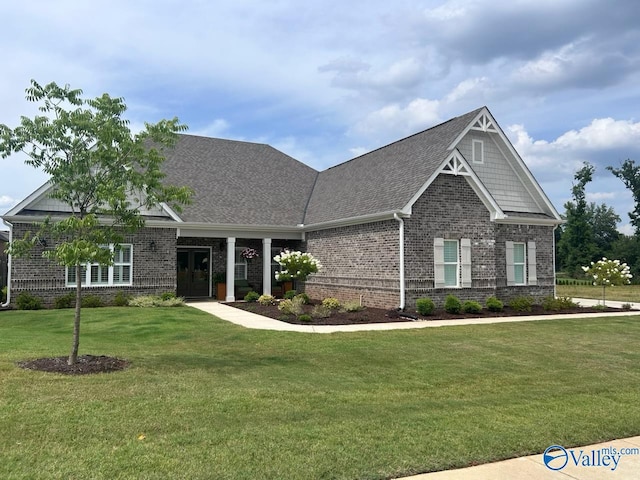 craftsman house featuring a front lawn