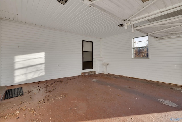 spare room featuring concrete floors