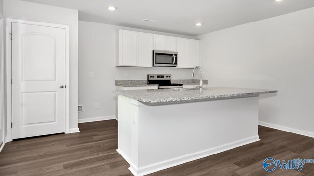 409 Jackson Point Cir, Huntsville, AL 35811 - kitchen with appliances with stainless steel finishes, a sink, white cabinets, an island with sink, and dark wood-style floors