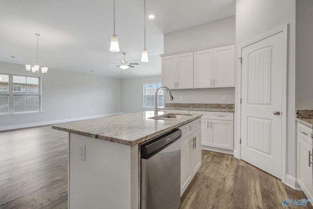 kitchen with white cabinetry, dishwasher, sink, an island with sink, and ceiling fan with notable chandelier