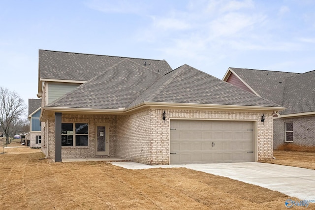 view of front facade featuring a garage and a front lawn