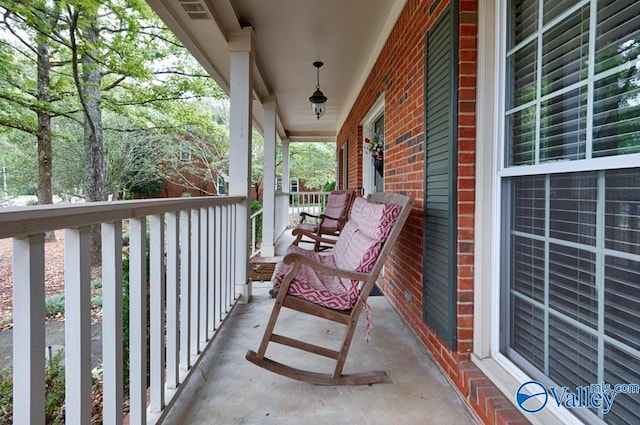 balcony featuring covered porch