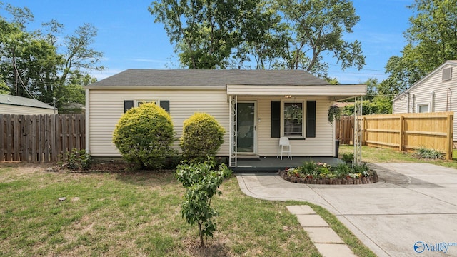 701 10th St NW, Huntsville, AL 35805 - bungalow with a porch, fence private yard, and a front lawn