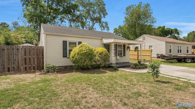 701 10th St NW, Huntsville, AL 35805 - bungalow with a front lawn and fence