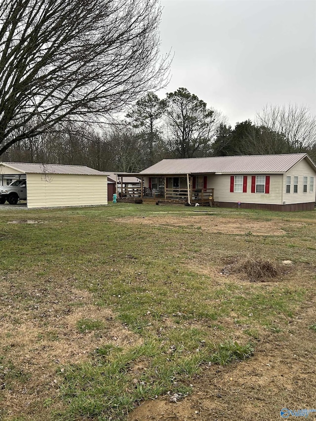 view of front of house with a front yard