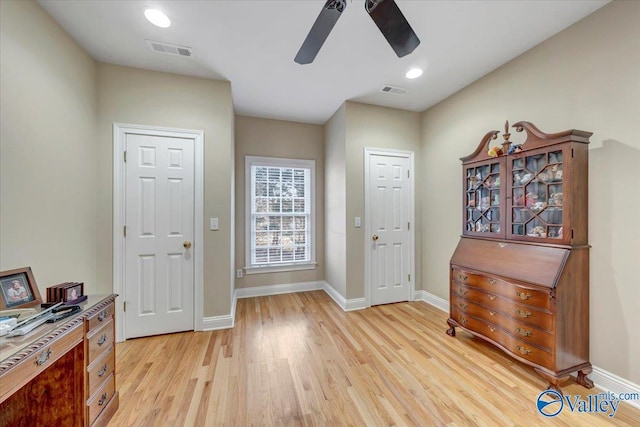 foyer entrance with a ceiling fan, baseboards, visible vents, and light wood-type flooring