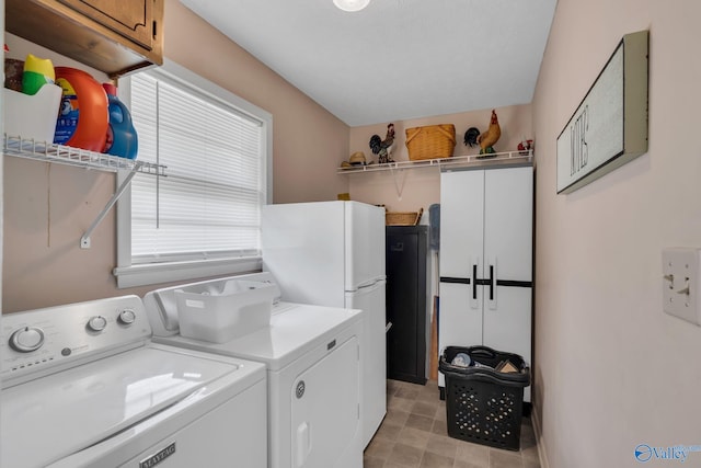 laundry area with cabinets and independent washer and dryer