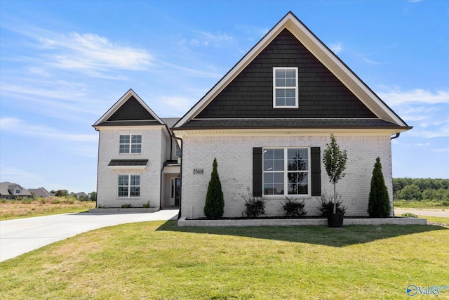 view of front of house featuring a front lawn