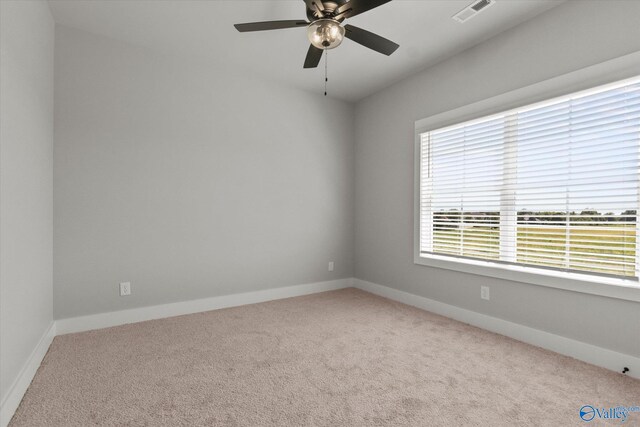 unfurnished room with carpet flooring and ceiling fan